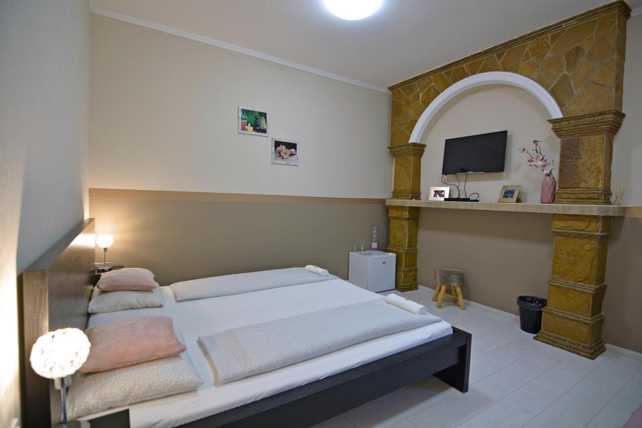 R.Gold Apartman Makó エクステリア 写真