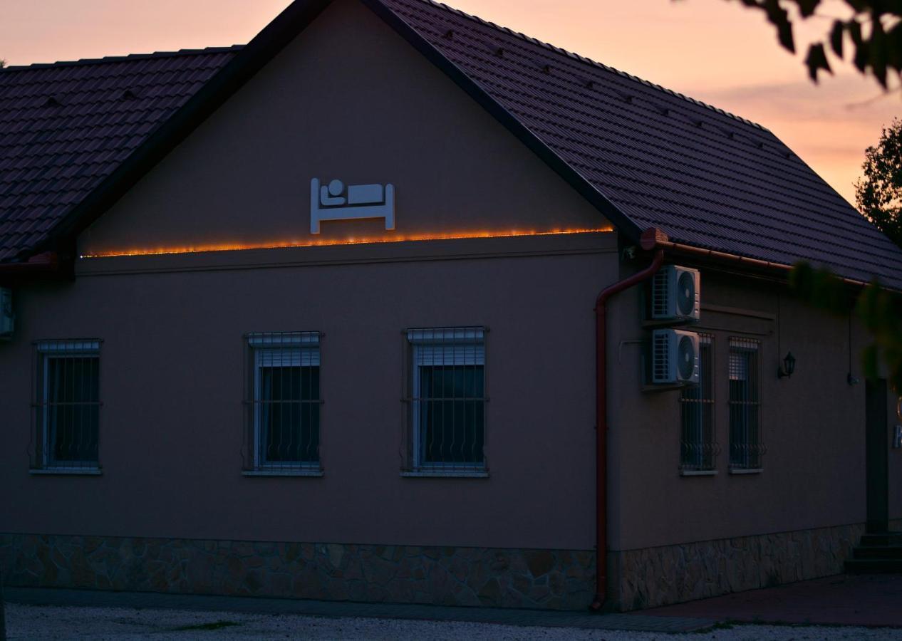R.Gold Apartman Makó エクステリア 写真