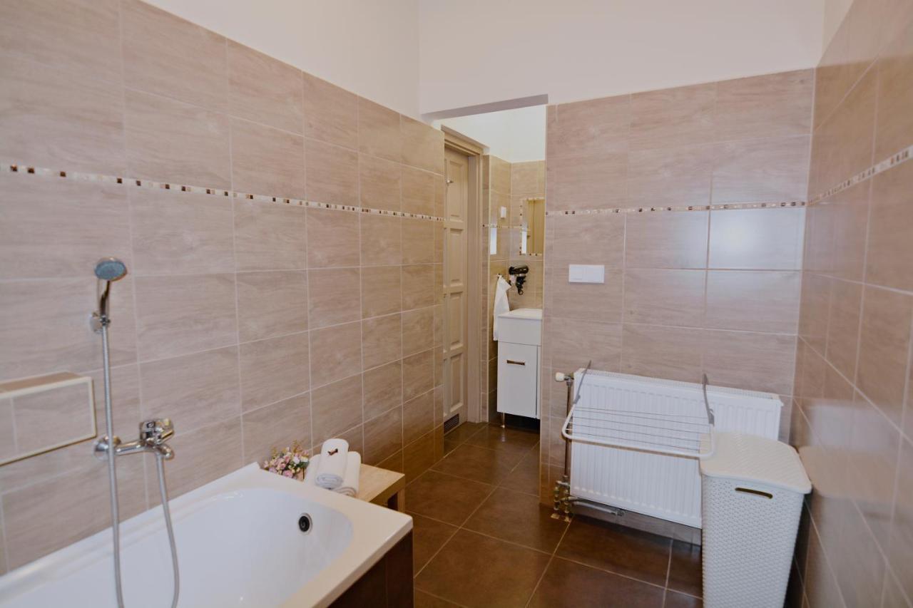 R.Gold Apartman Makó エクステリア 写真